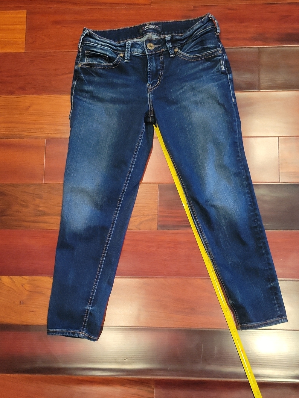 Silver Brand SUKI Cropped Dark Wash Women’s Jeans Inseam 23 Inches size 28